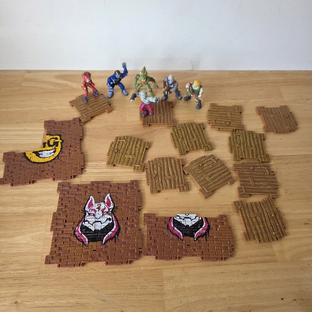 Fortnite Turbo Builder Set Not Complete 6 Figures Building Tiles